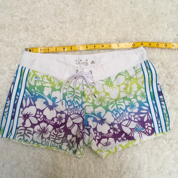 Vintage Adidas Women’s Hawaiian Board shorts size Small - Picture 3 of 11